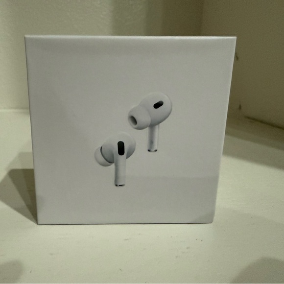 Apple AirPods Pro 2nd Generation with MagSafe Case - Picture 1 of 5
